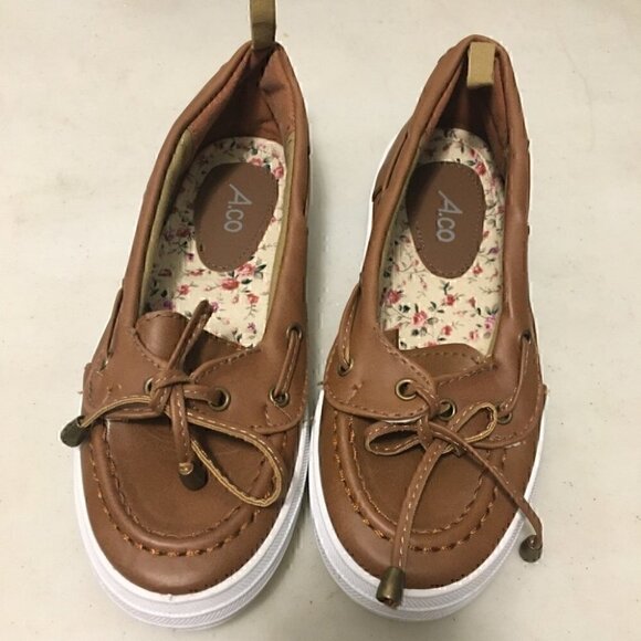 A. Co Brown Boat Shoes Size 6 - Picture 2 of 6